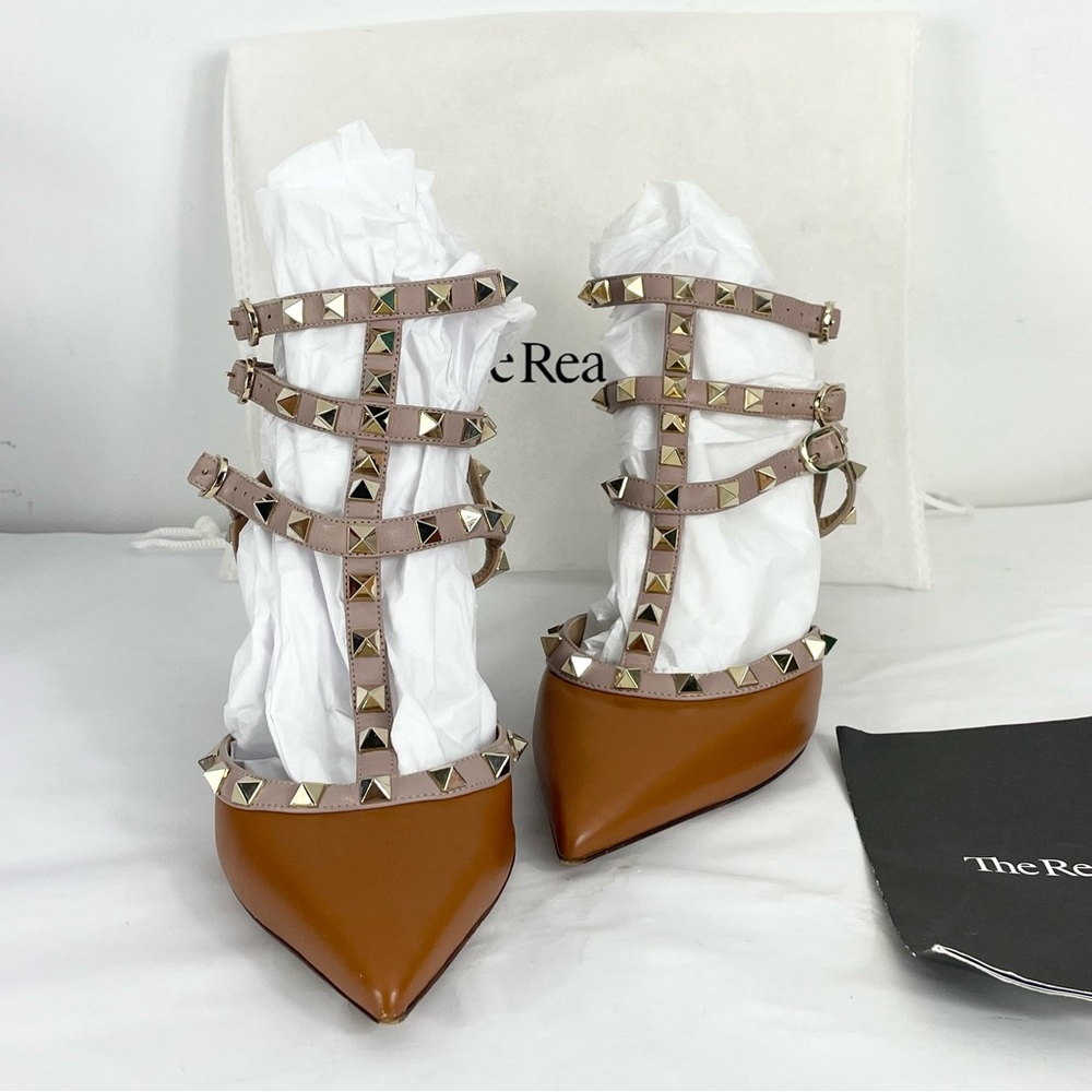 Valentino Garavani Rockstud T- Strap Kitty Heel Pump! Size 37